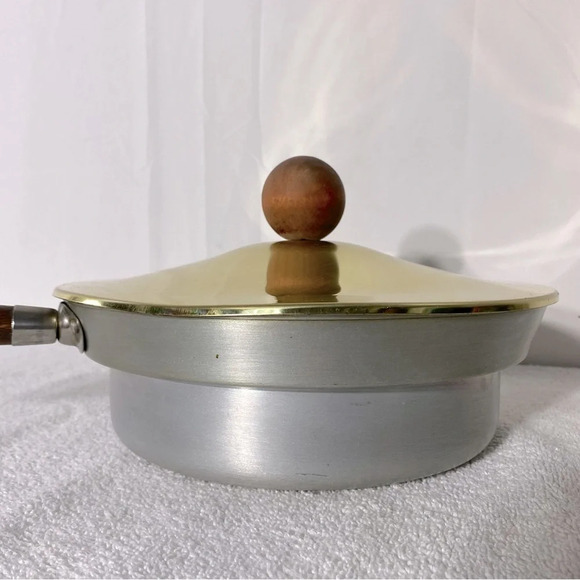 Vintage Aluminium Pan Sauce Pan With Gold Tone Lid & Wood Handles - Picture 10 of 12